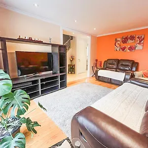 Spacious House Near Downtown Mtl , Montreal Canada